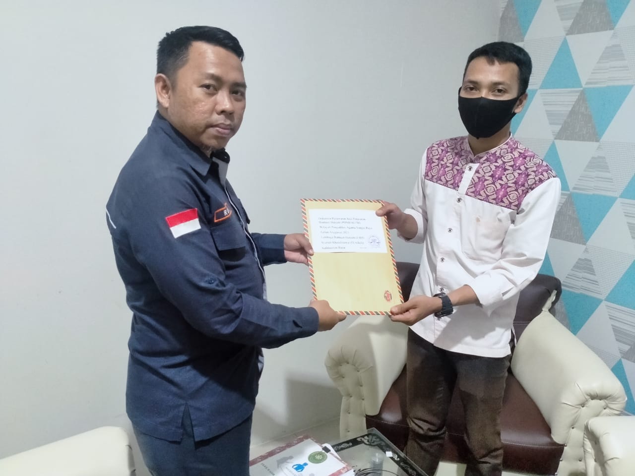 lbh syaikh antarkan berkas penawaran posbakum sungai raya