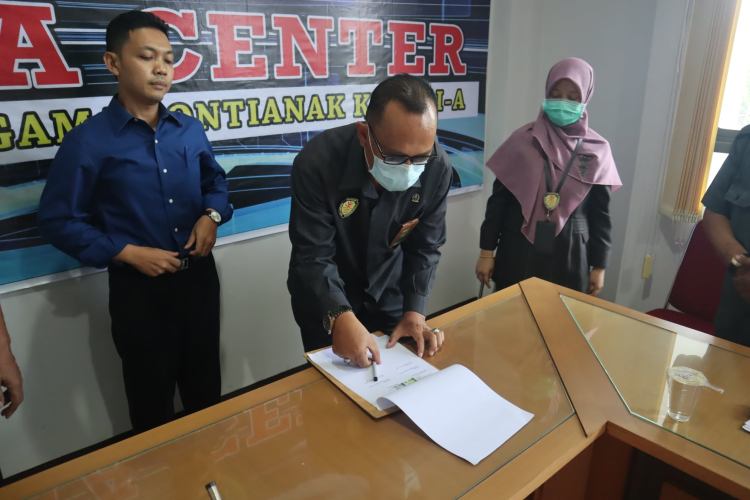 lbh-syaikh-tandatangani-mou-posbakum-pa-pontianak-tahun-2021